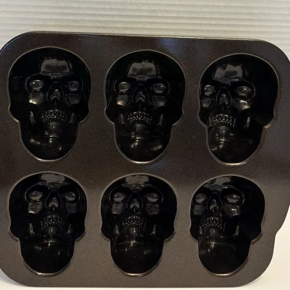 Nordic Ware 6 Mini Skull Cakelit Cast Aluminum Halloween Mold 5 Cups 1.18 Liter